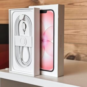 Обзор iPhone 17e: MagSafe в каждый дом